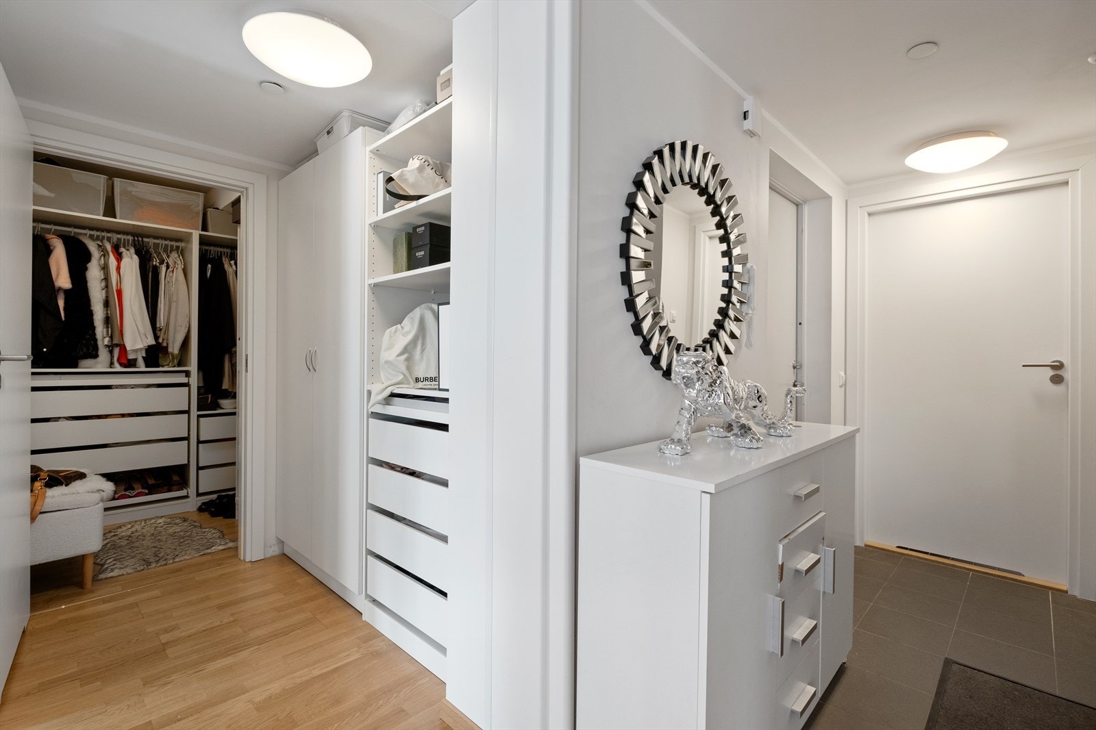 Bod - I dag innredet som garderobe. Galleribilde