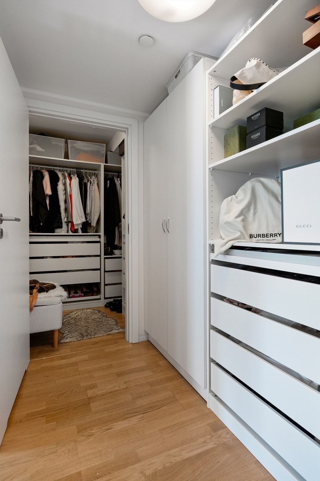 Bod - I dag innredet som garderobe. Galleribilde