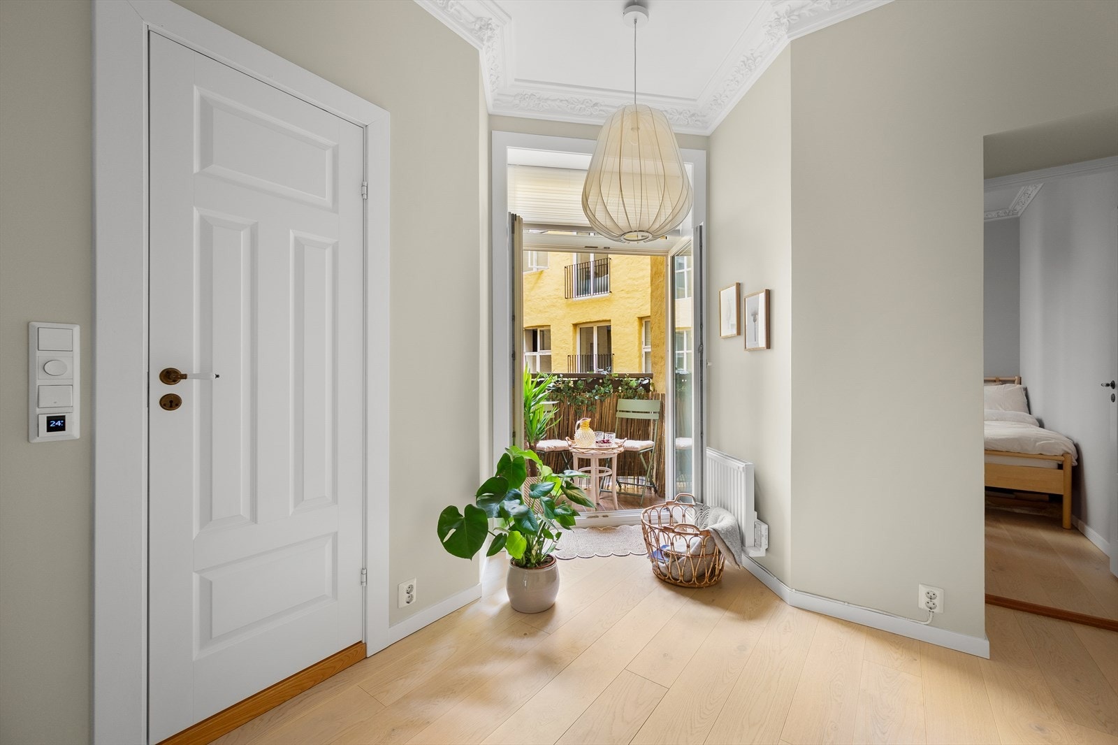 Fra kjøkkenet er det utgang til balkongen. Galleribilde