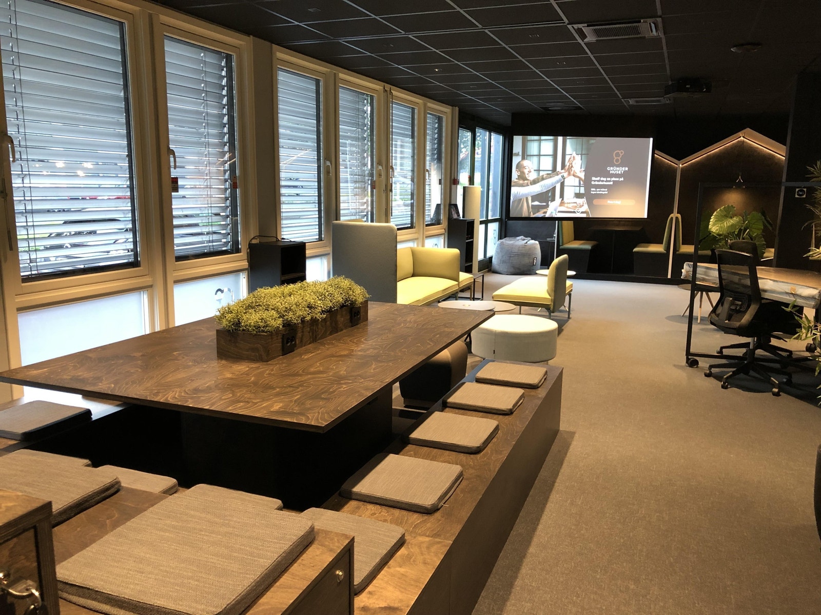 Kontorhuset Desk Galleribilde