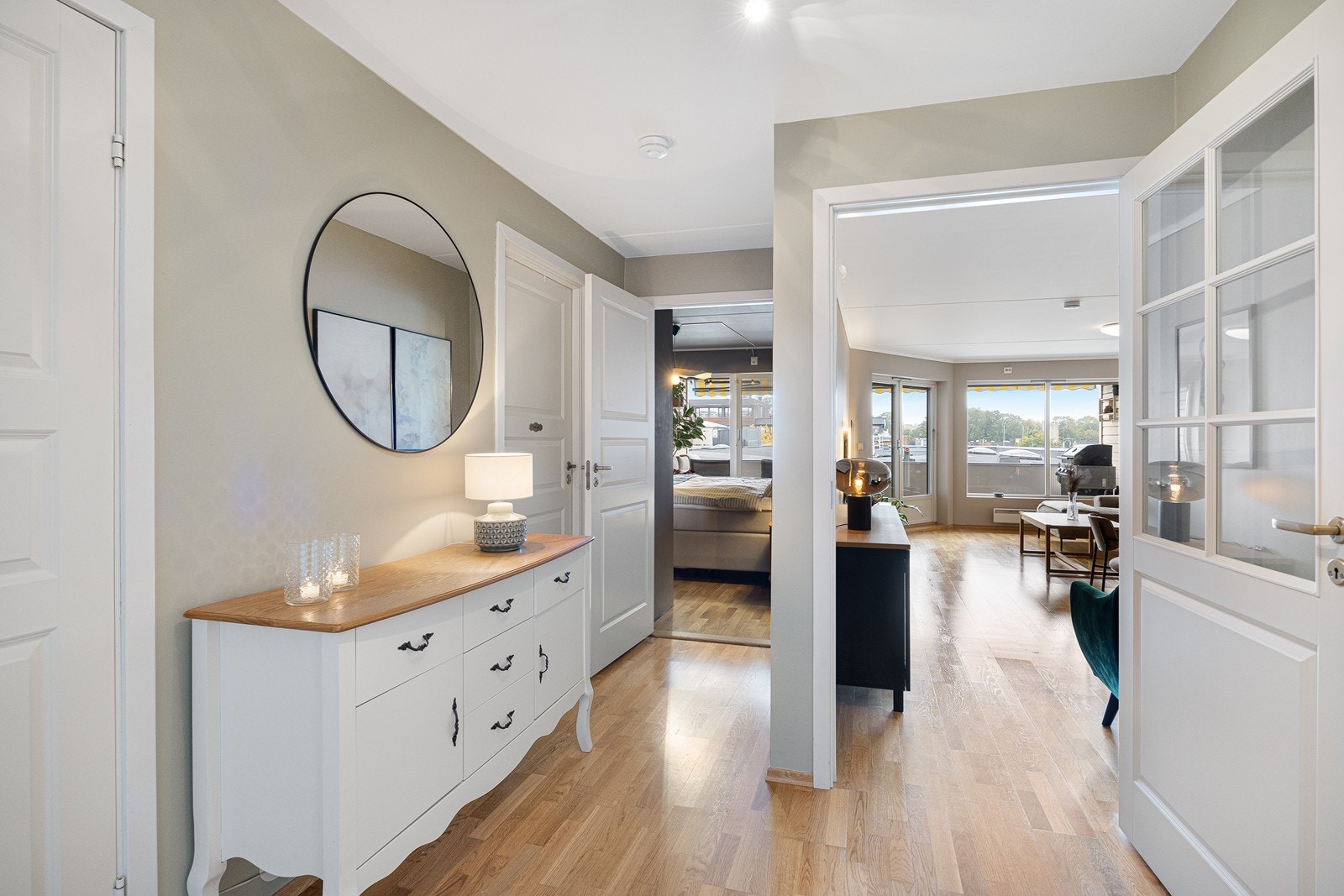 Entreen/gangen gir et godt førsteinntrykk når man kommer inn i leiligheten Galleribilde