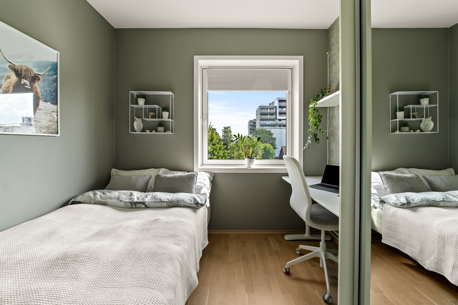 Soverommene er malt i tidsriktige farger for en behagelig atmosfære. Galleribilde