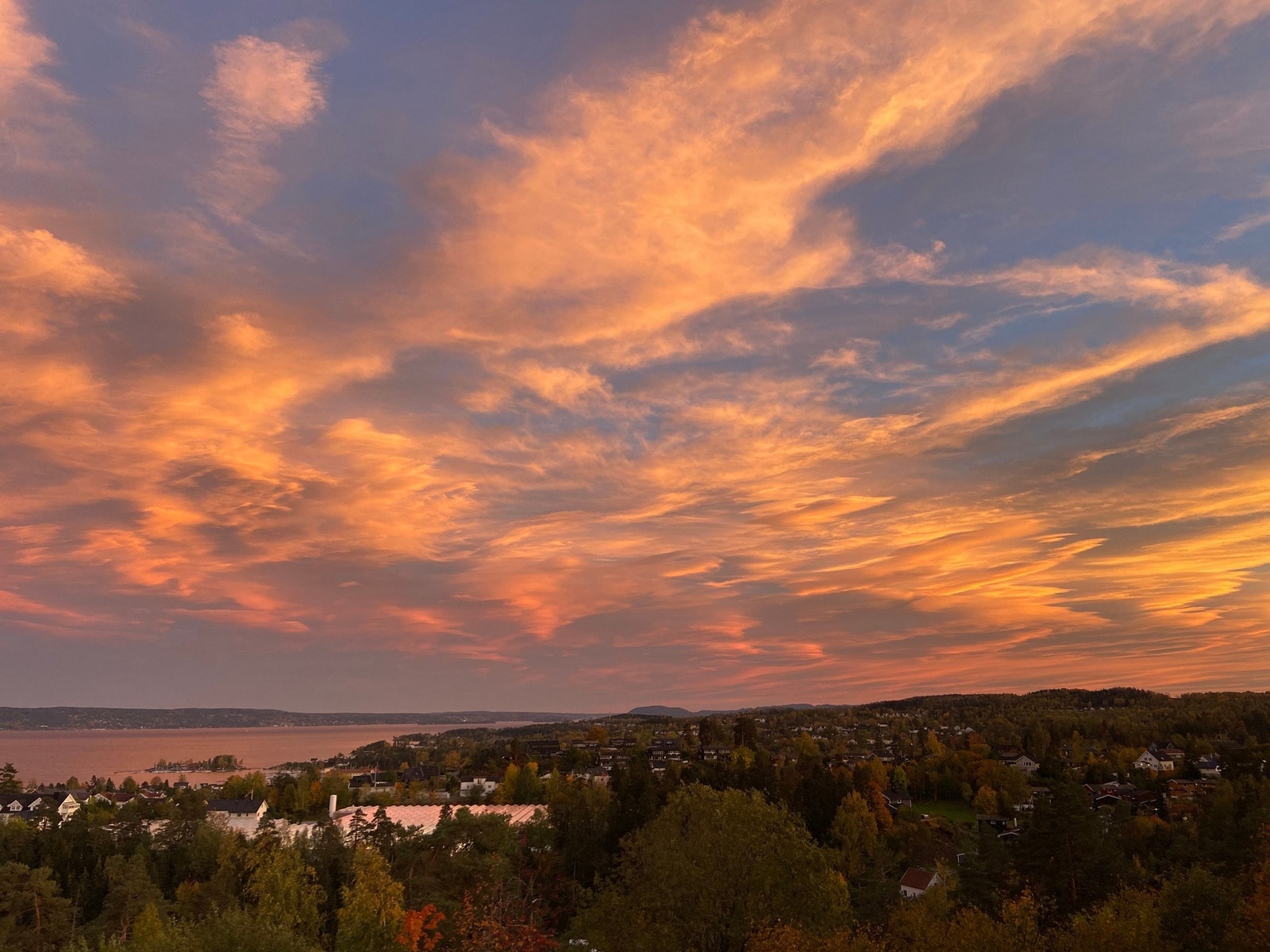 Kveldsstemning fredag 10.10 kl 18.30 Galleribilde