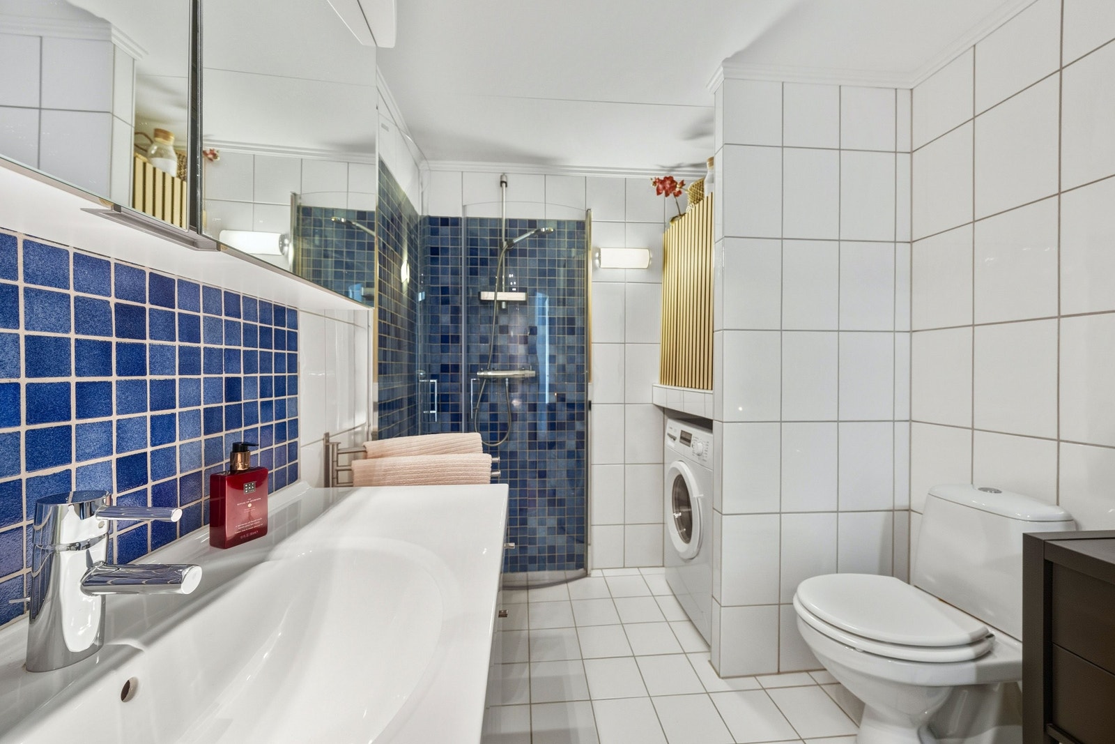 Nytt bad i 2007 og nye dusjdører i 2018 Galleribilde