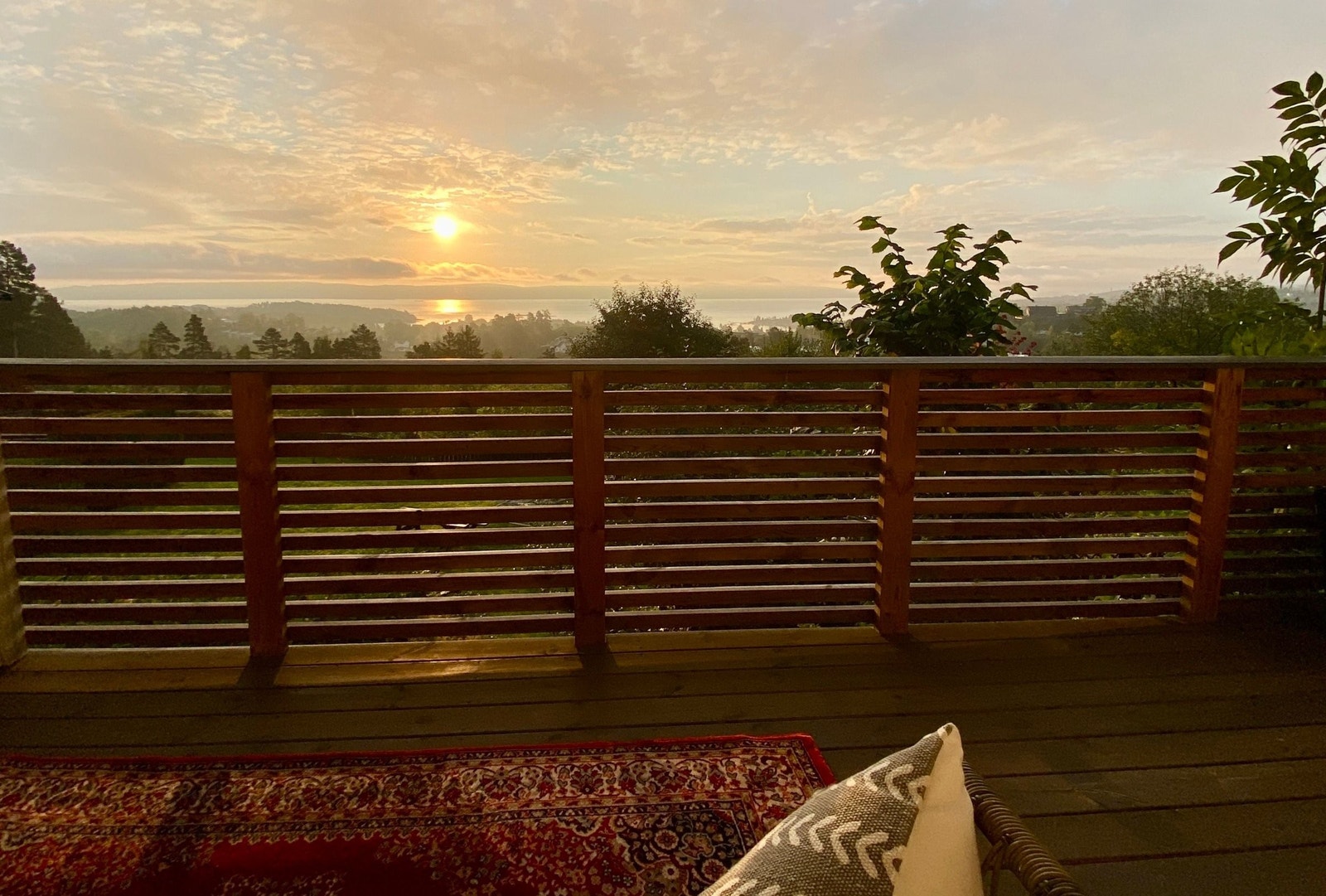 Å stå opp sammen med solen er en god start på dagen Galleribilde