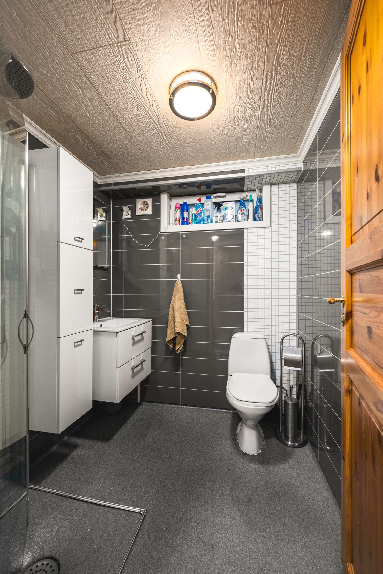 Bad i sokkelleiligheten Galleribilde