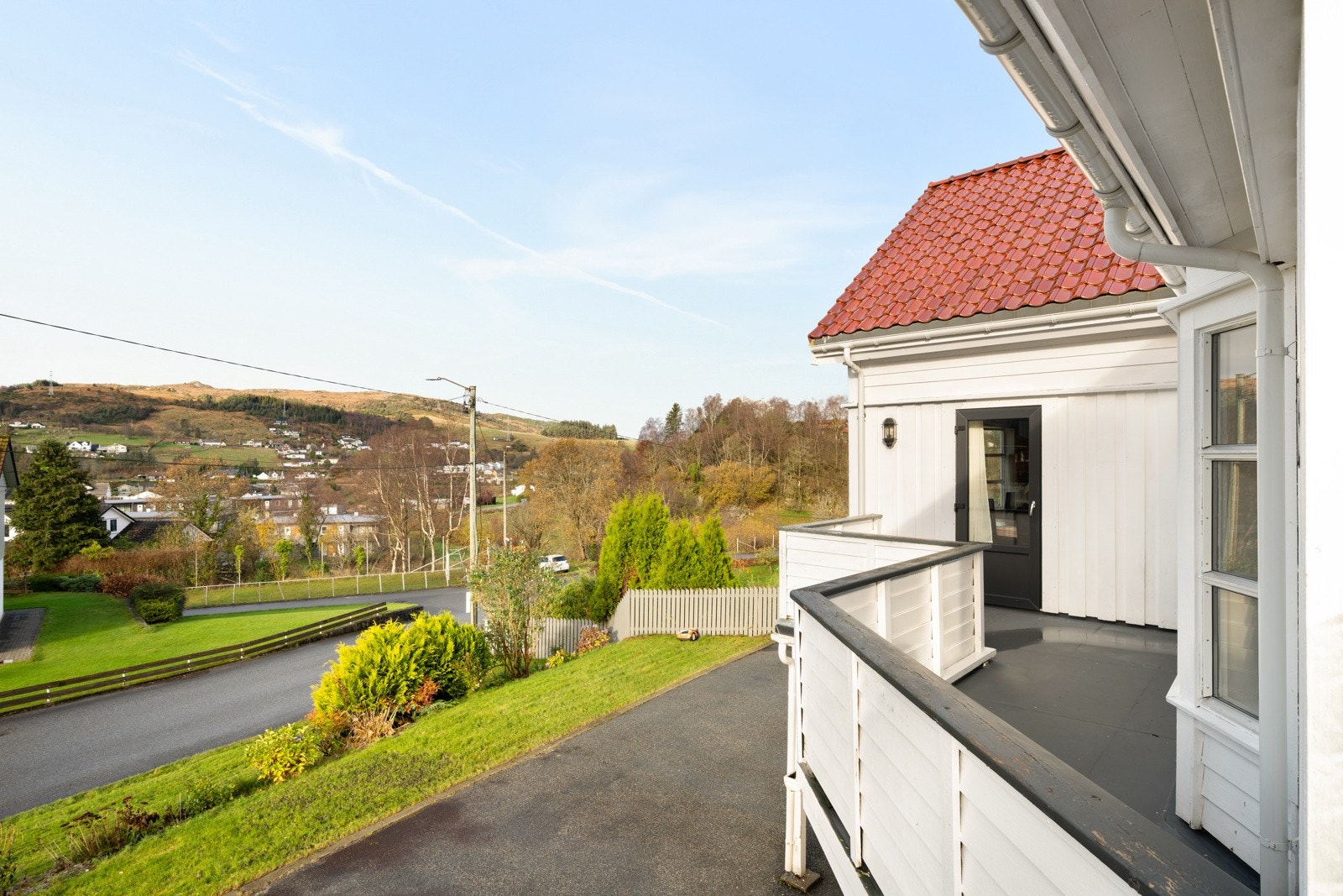 Balkong mot vest med utgang fra kjøkken Galleribilde