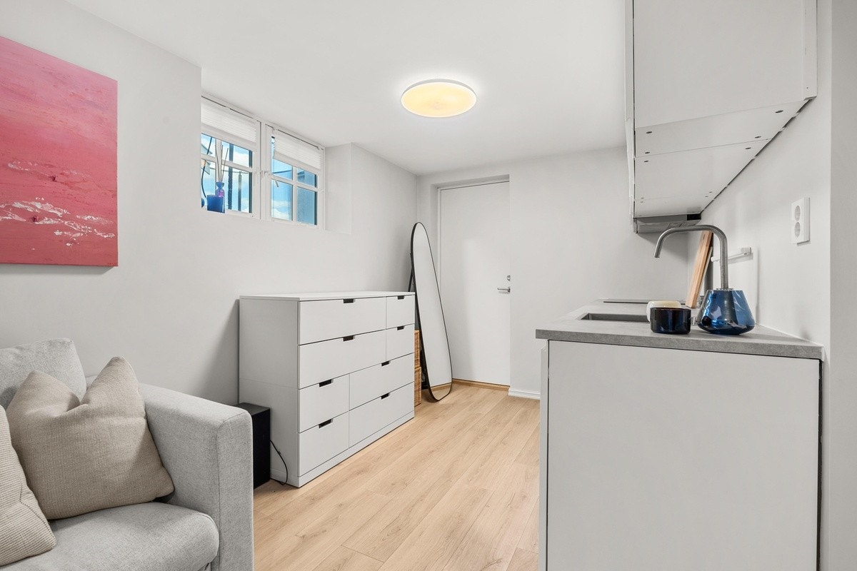 Kommode og skap medfølger Galleribilde