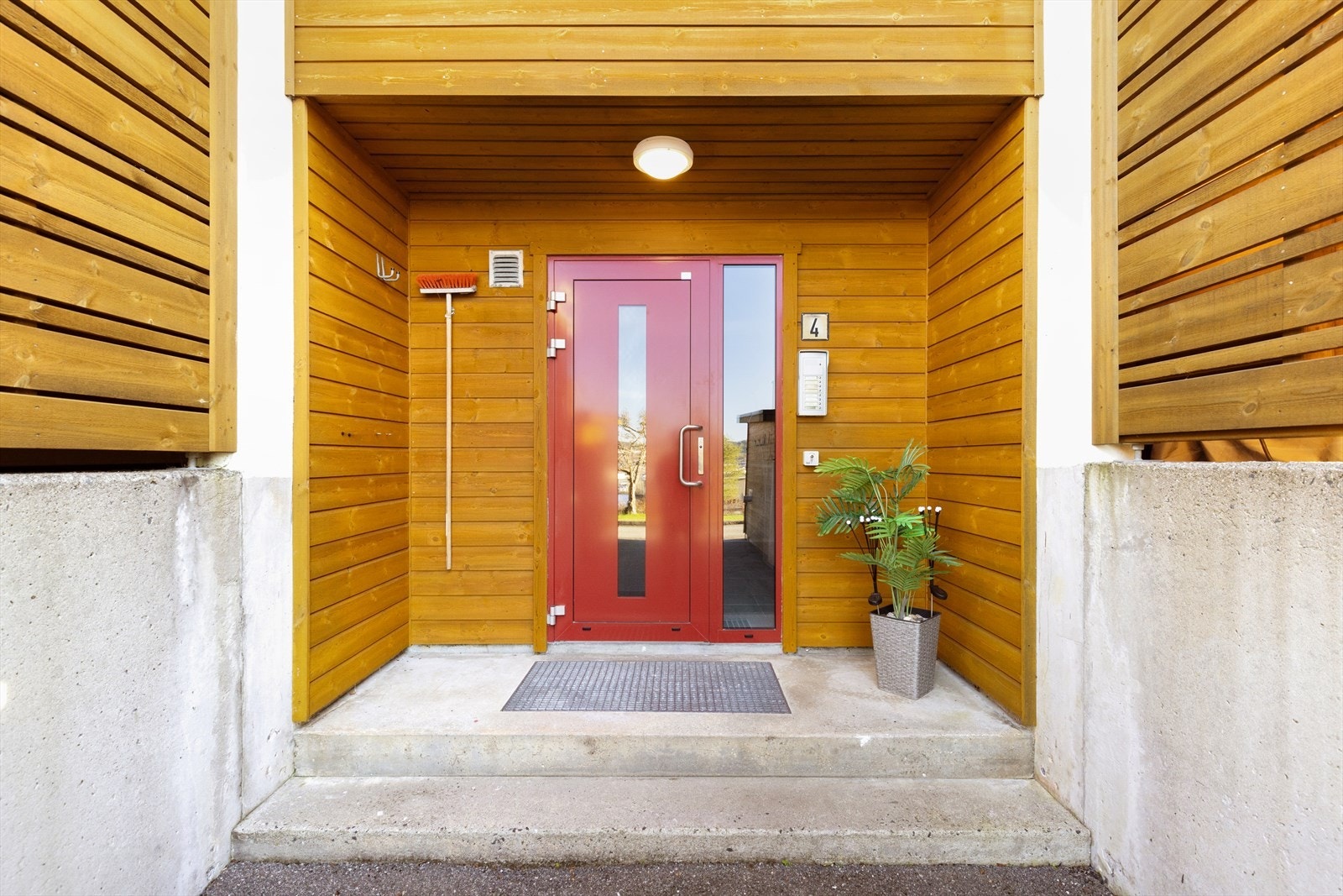 Borettslaget har også oppgradert terrasser, uteboder og utvendige overflater, samt byttet vinduer og terrassedører i 2015. Galleribilde