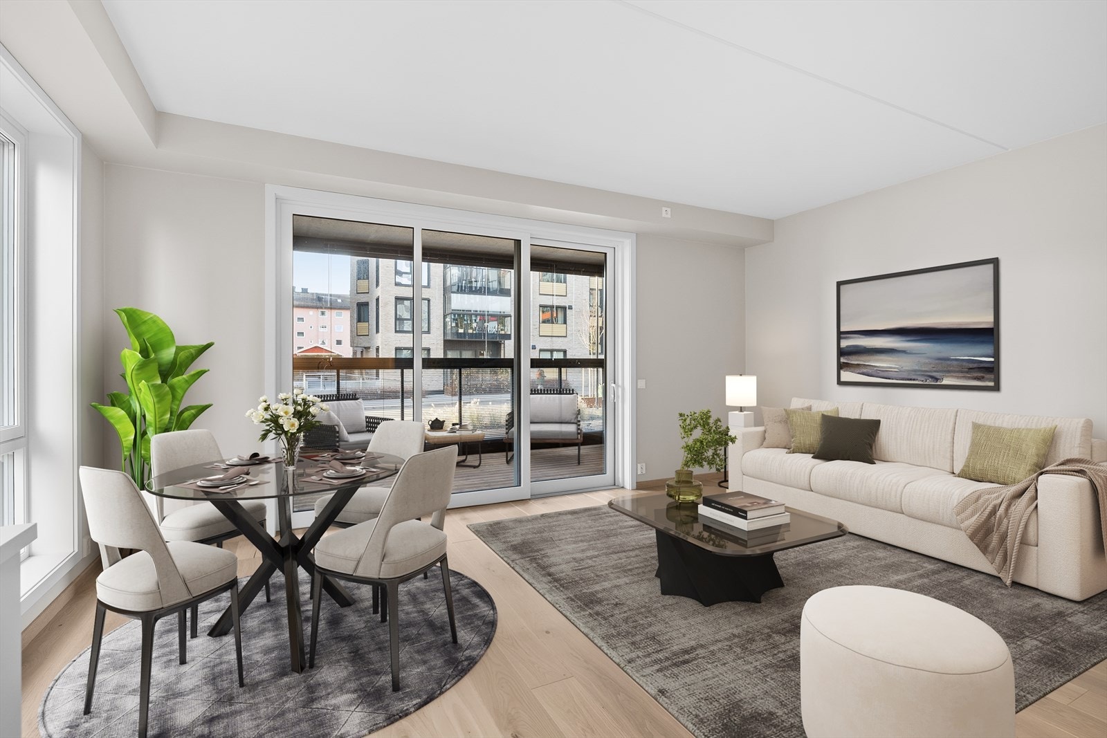 Romslig stue med god plass til spisestue og sofagruppe. Store vindusflater sørger for mye lys. (Digital styling) Galleribilde