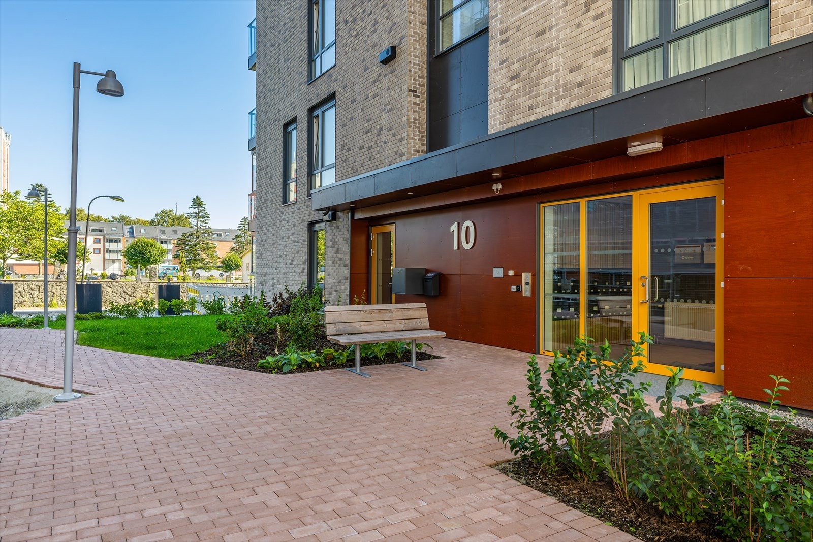 Flott inngangsparti. Porttelefon med kamerafunksjon. Galleribilde