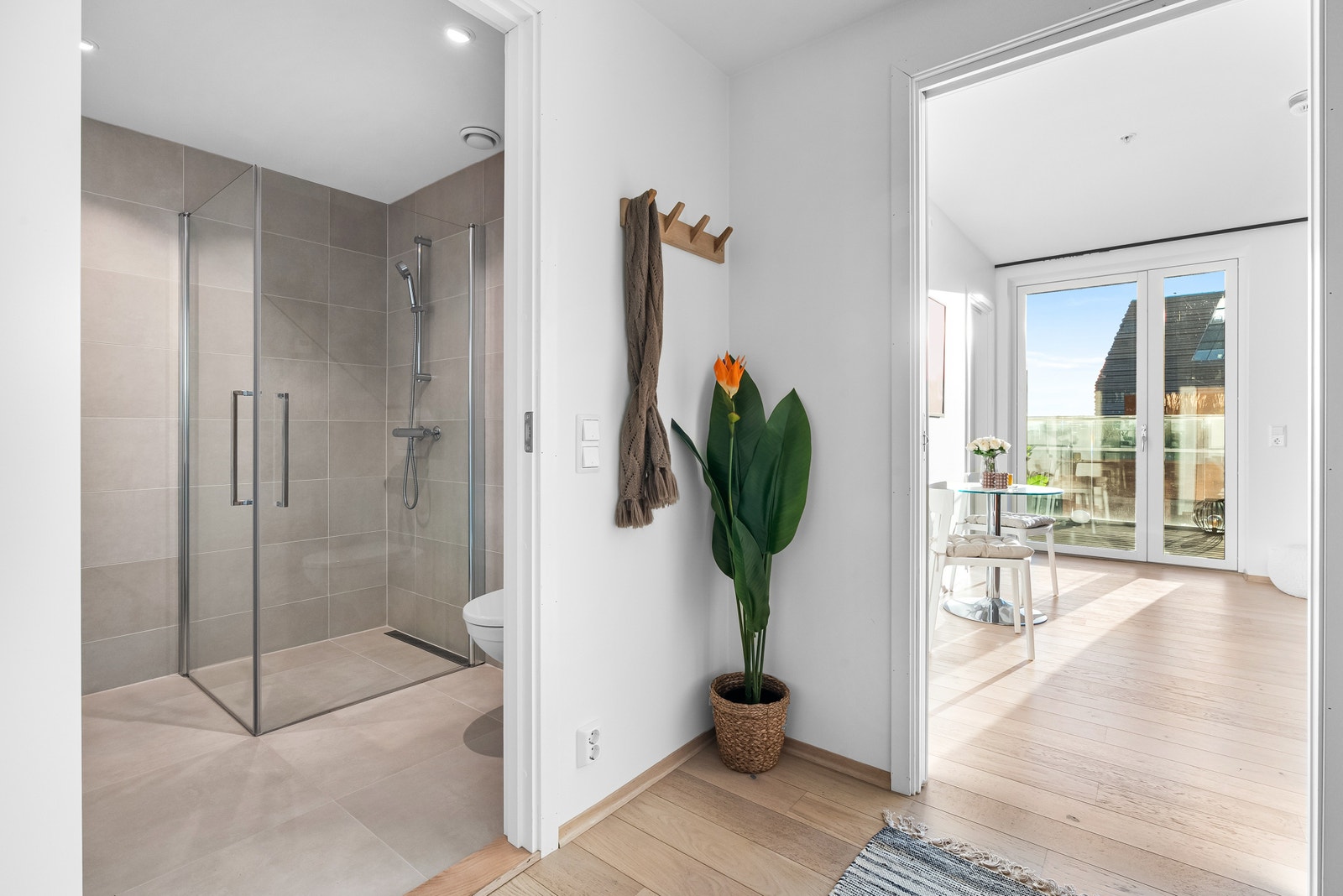 Fra gangen til stuen og badet. Galleribilde