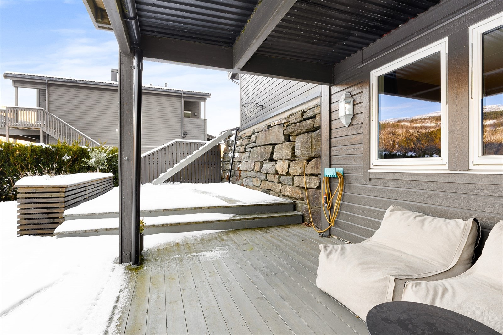 - Eiendommen byr på store utearealer til glede for store og små - Galleribilde