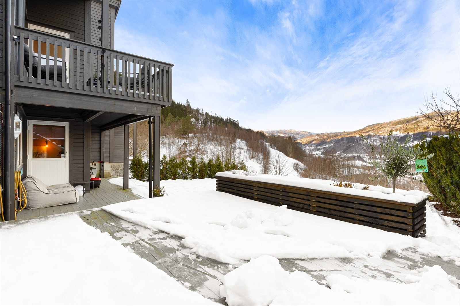 - Uteområdene er pent opparbeidet i 2025 - Galleribilde