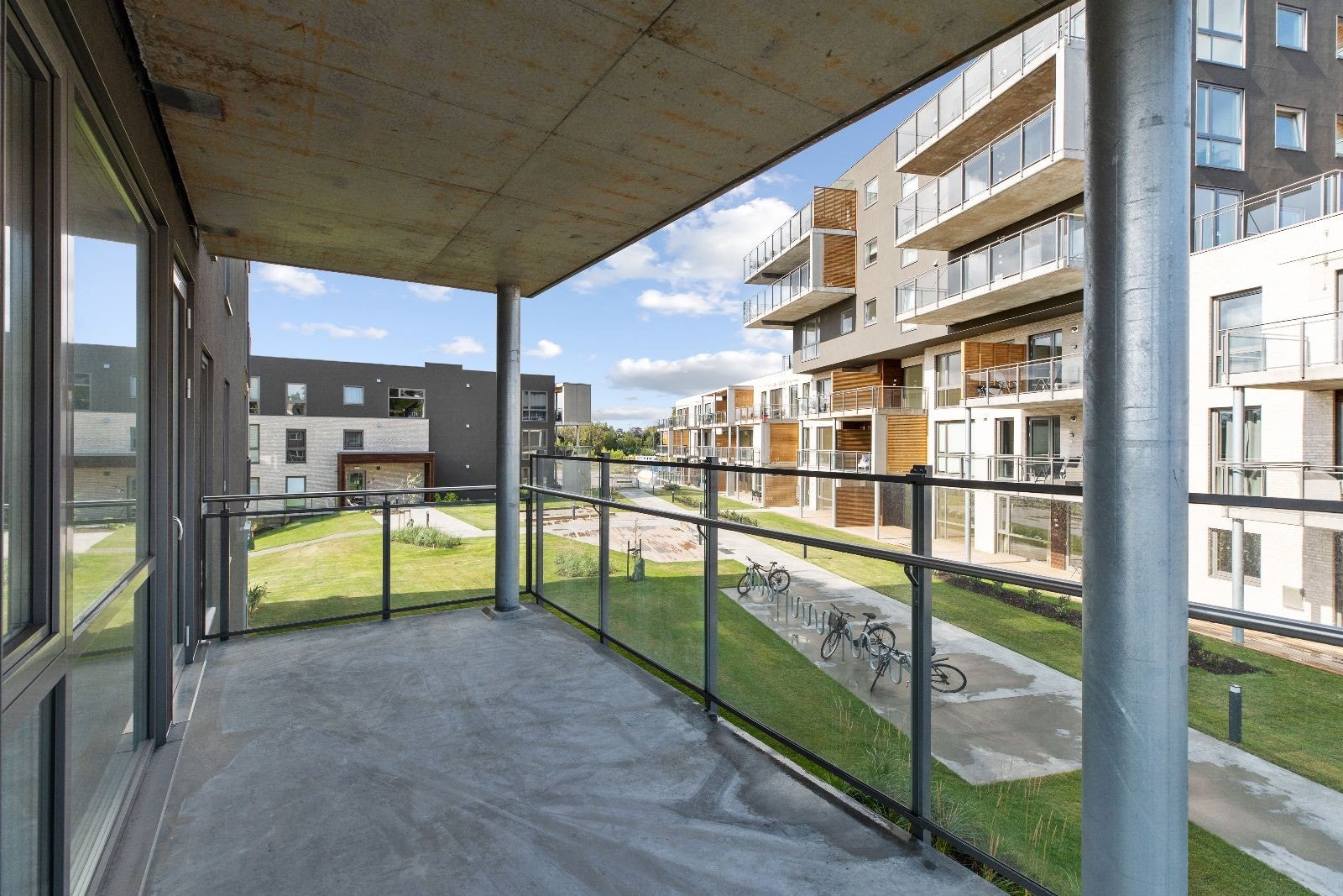 Romslig overbygget balkong Galleribilde