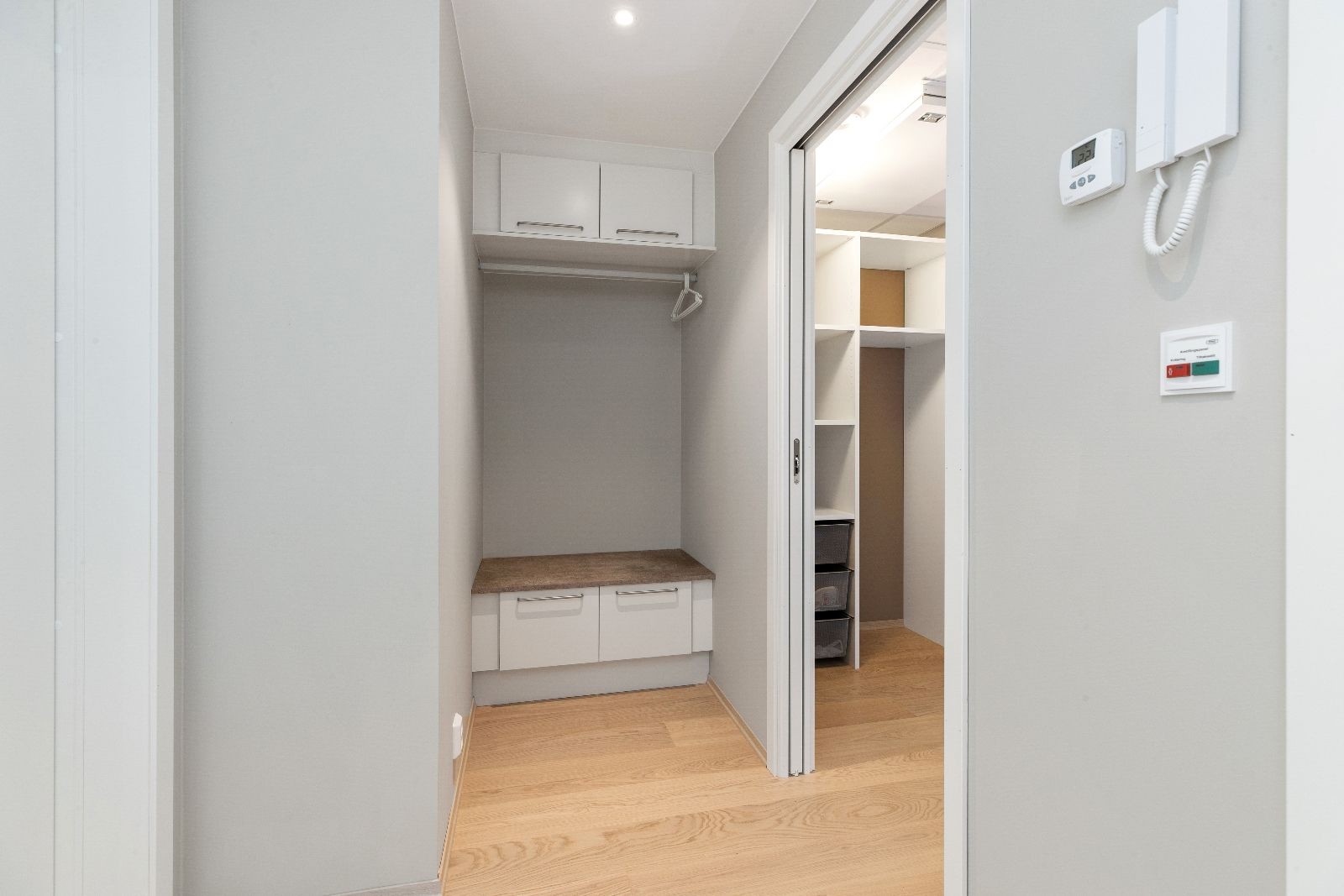 Entré/gang med bod/garderoberom Galleribilde