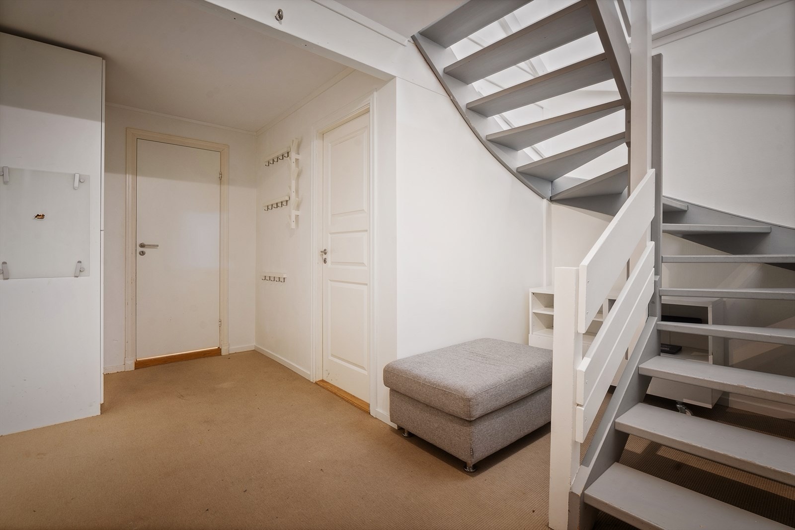 I underetasjen finner man tre soverom, bad og eget vaskerom. Galleribilde