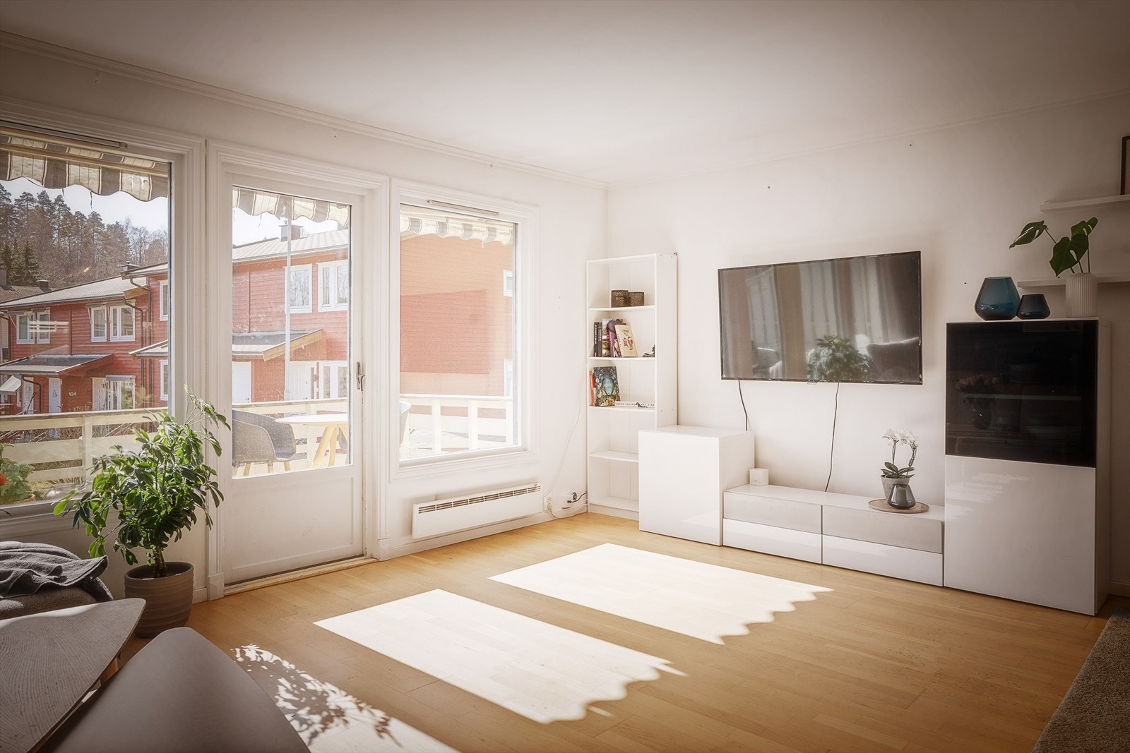 Rommet har stilrene fargevalg på vegger og gulv. Galleribilde