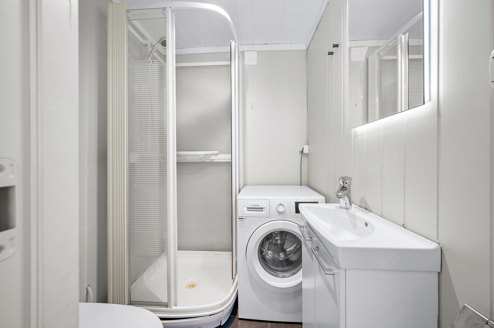 Bad - Hybel i underetasje Galleribilde