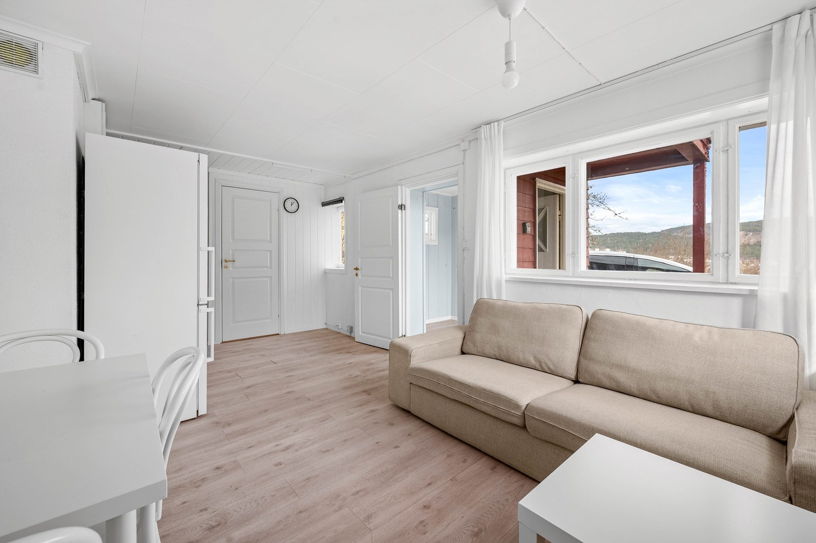 Stue/kjøkken - Hybel i underetasje Galleribilde