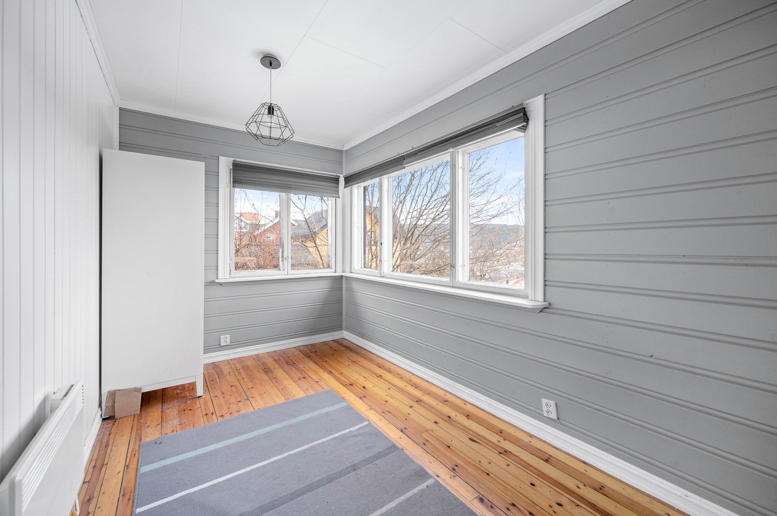 Det er 4 soverom i 1. etasje Galleribilde