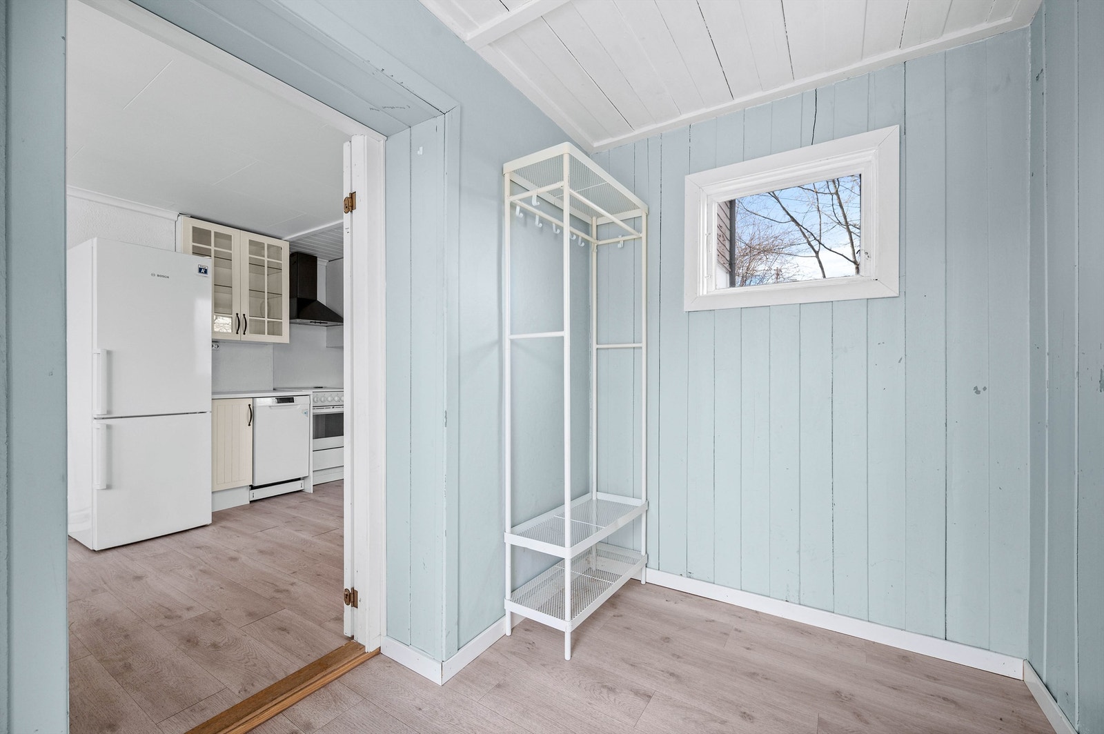 Entré - Hybel i underetasje Galleribilde