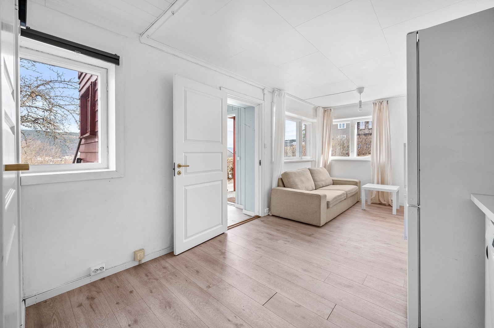 Stue/kjøkken - Hybel i underetasje Galleribilde