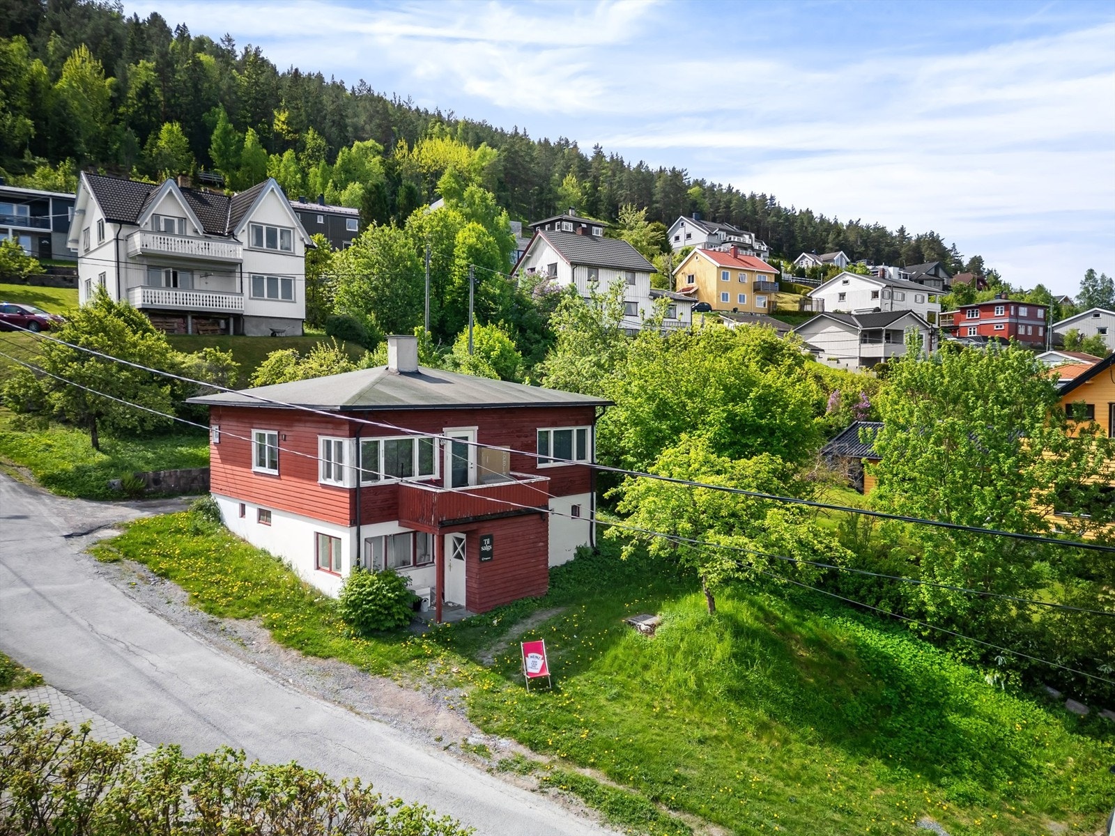 Parkering på egen tomt (både oversiden og nedsiden av boligen) Galleribilde