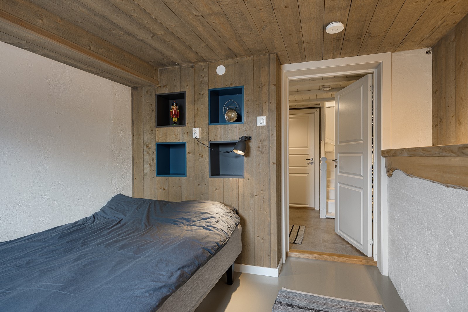 I kjelleren er det et disponibelt rom som er innredet som et soverom. Rommet er ikke godkjent for varig opphold Galleribilde