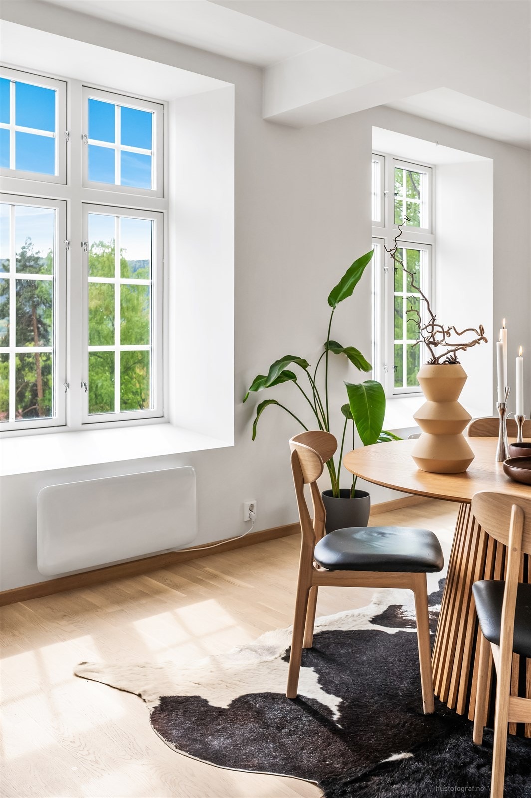 Rommet har et moderne uttrykk med preg av det historiske Galleribilde