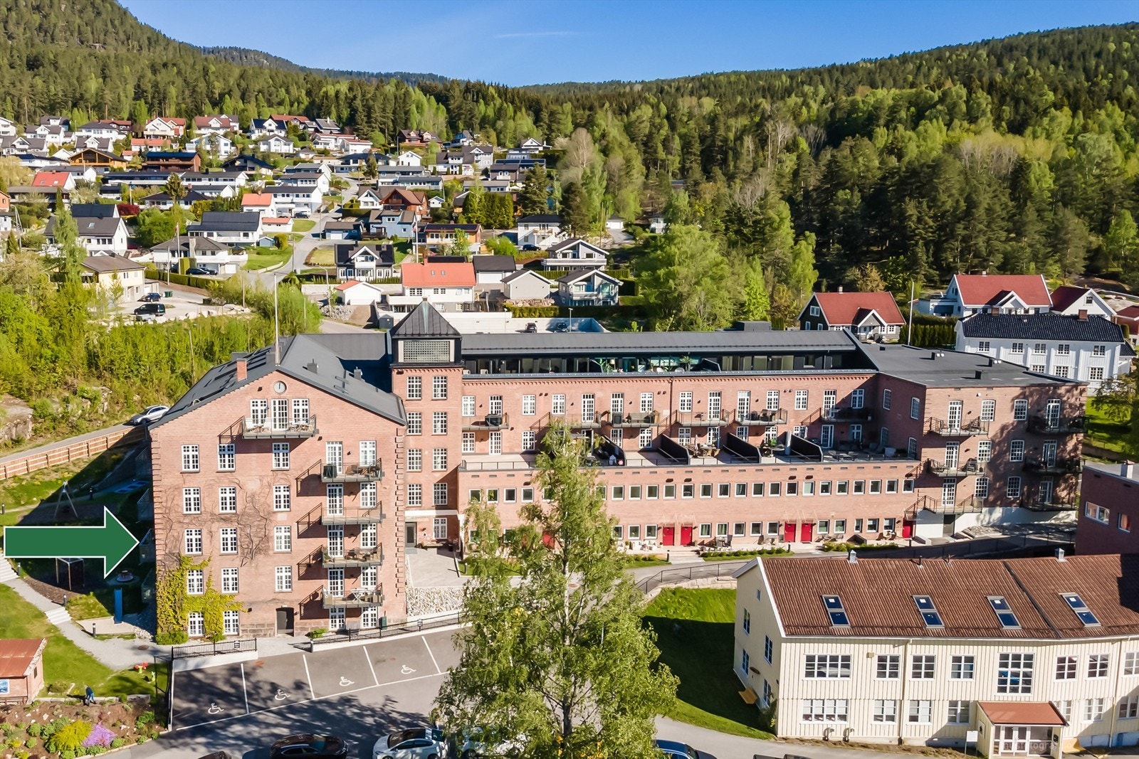 Medfølgende disponibel parkeringsplass i felles garasjeanlegg Galleribilde