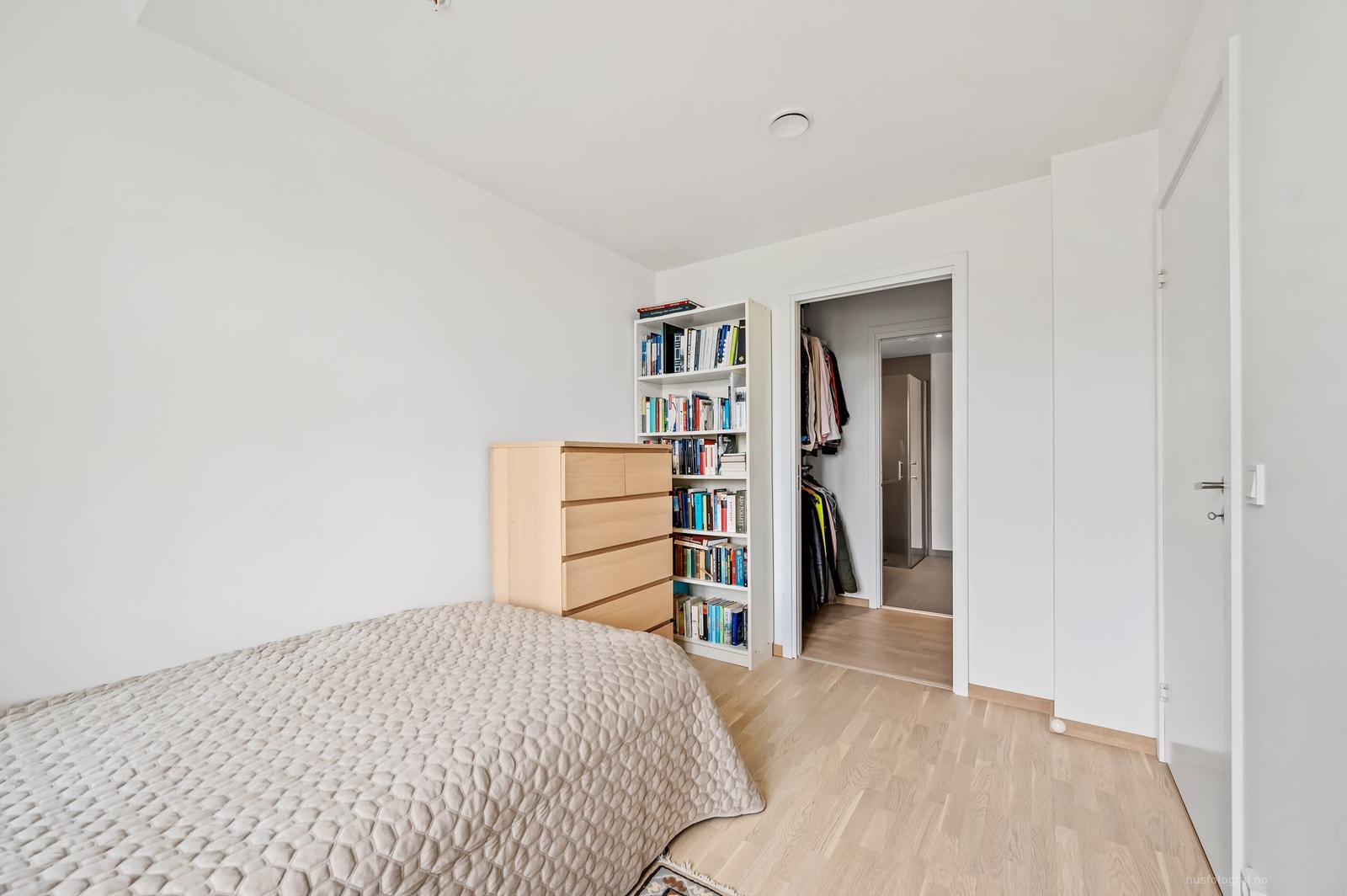 Soverom 3 med direkte tilgang til walk-in og bad Galleribilde