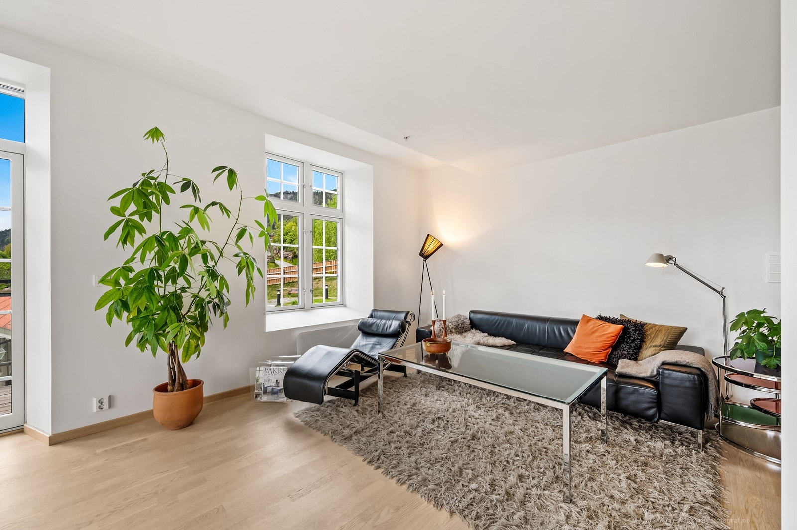 Leiligheten har en moderne løsning med gjennomgående preg av det historiske Galleribilde