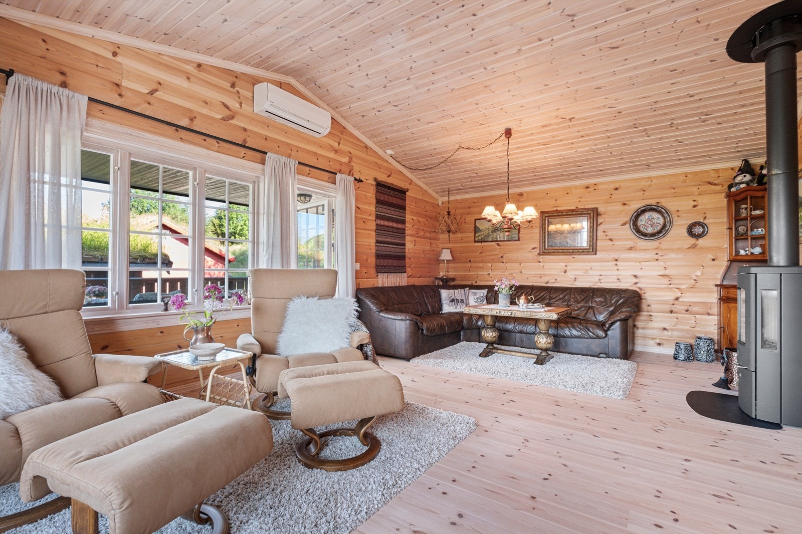 Stue med utgang til stor terrasse Galleribilde