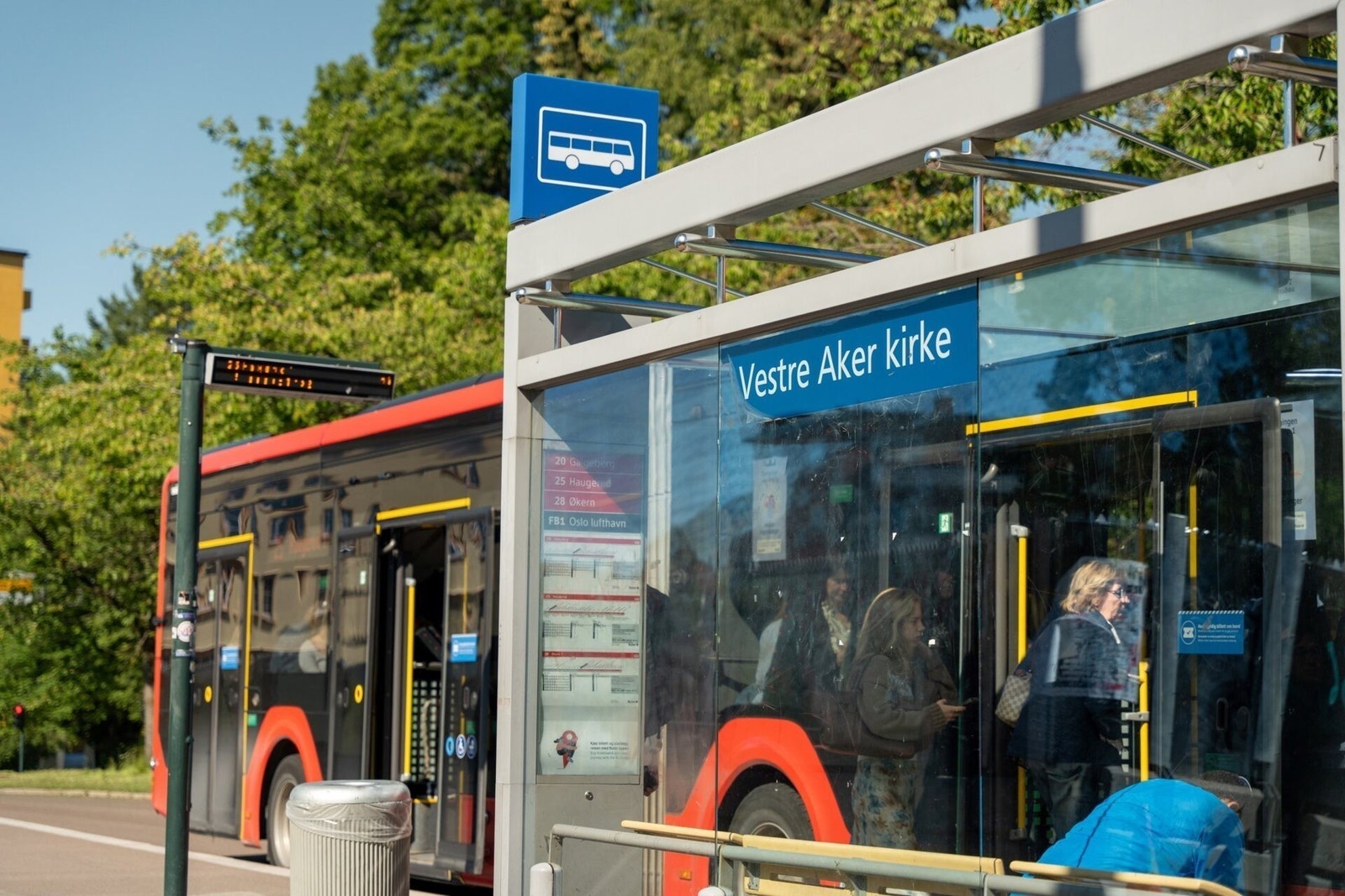 Busstoppet ligger rett utenfor prosjektet, med veldig høyt antall kollektivbrukere Galleribilde