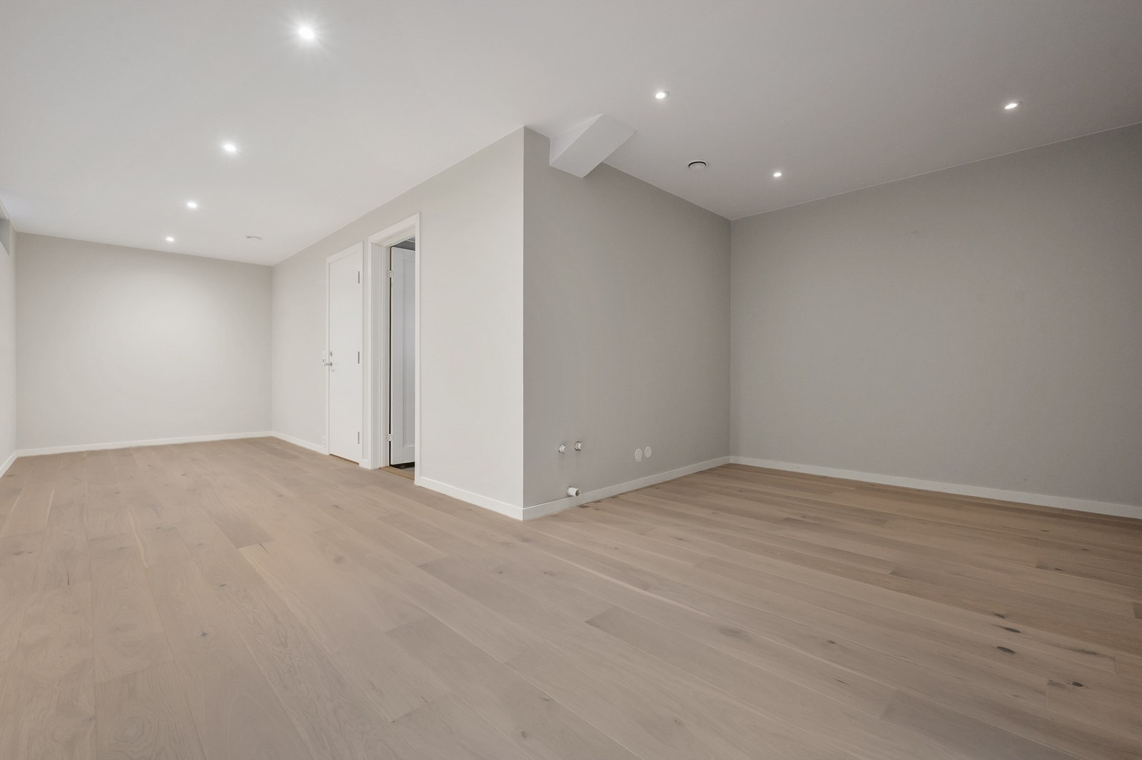 Del av kjeller med egen inngang. Galleribilde