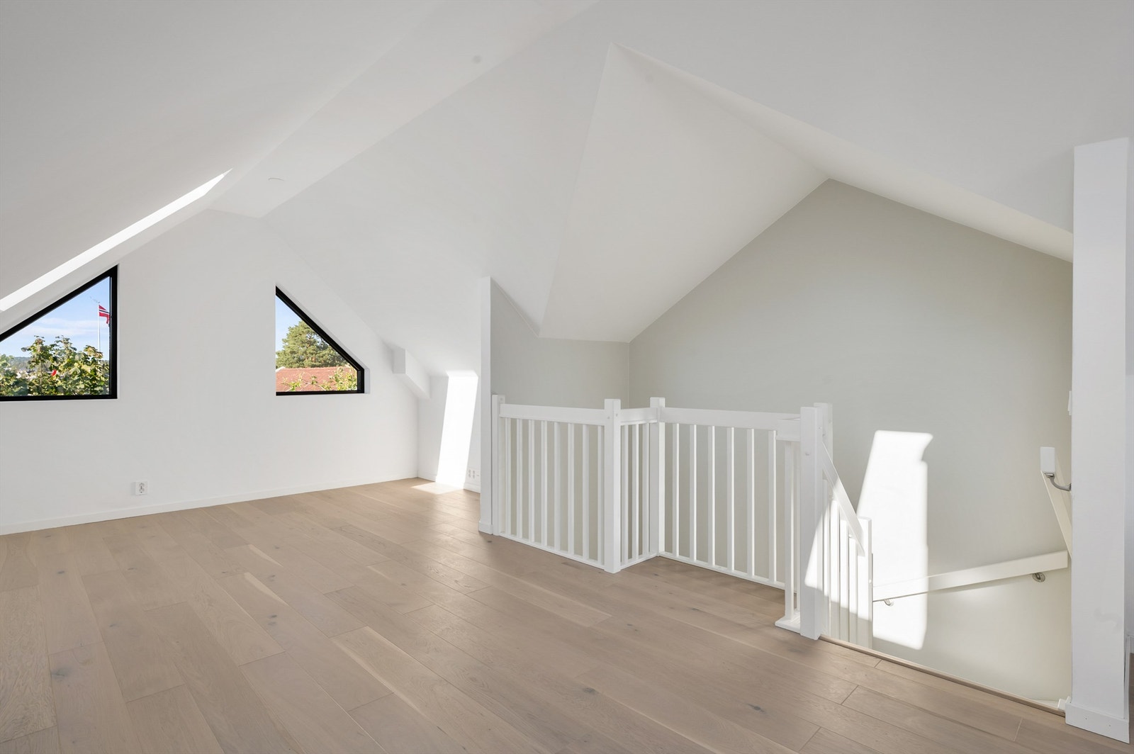 Loftstue. Galleribilde