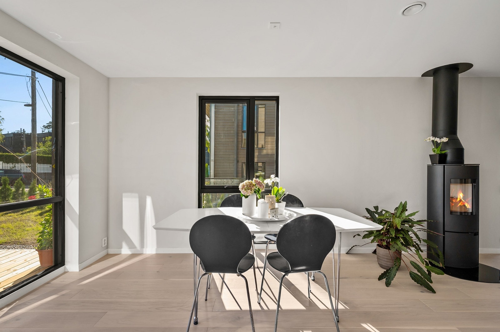 Spisestue i 1. etasje. Galleribilde