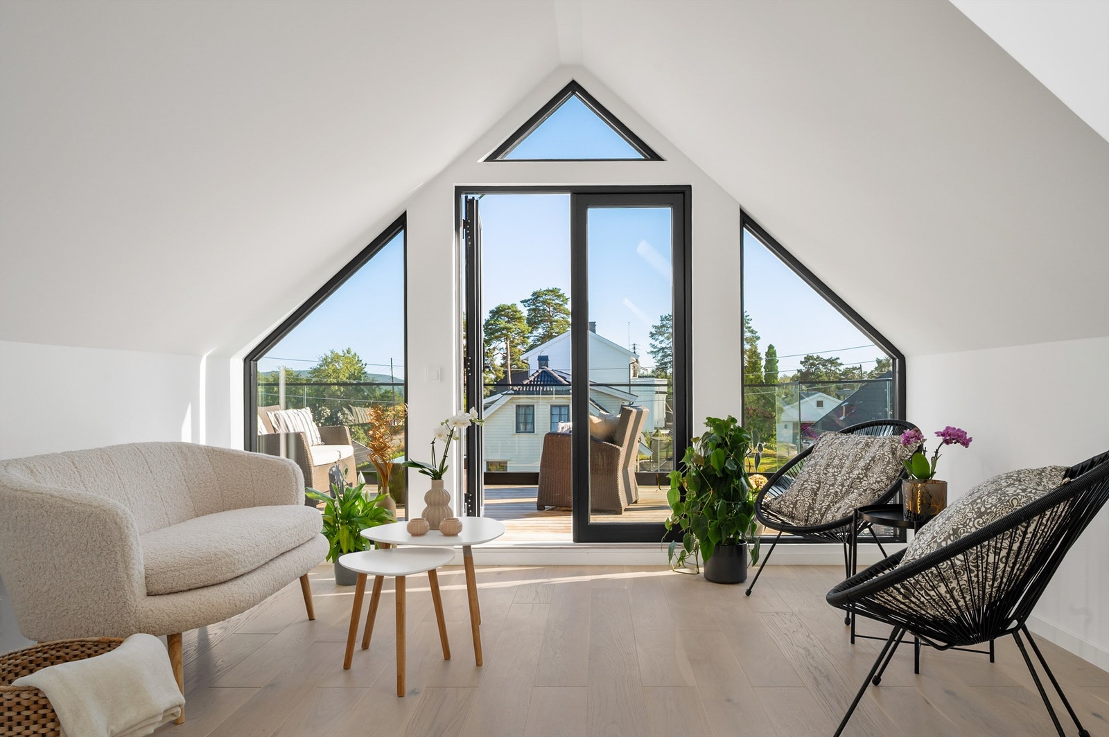 Utgang til solrik takterrasse. Galleribilde