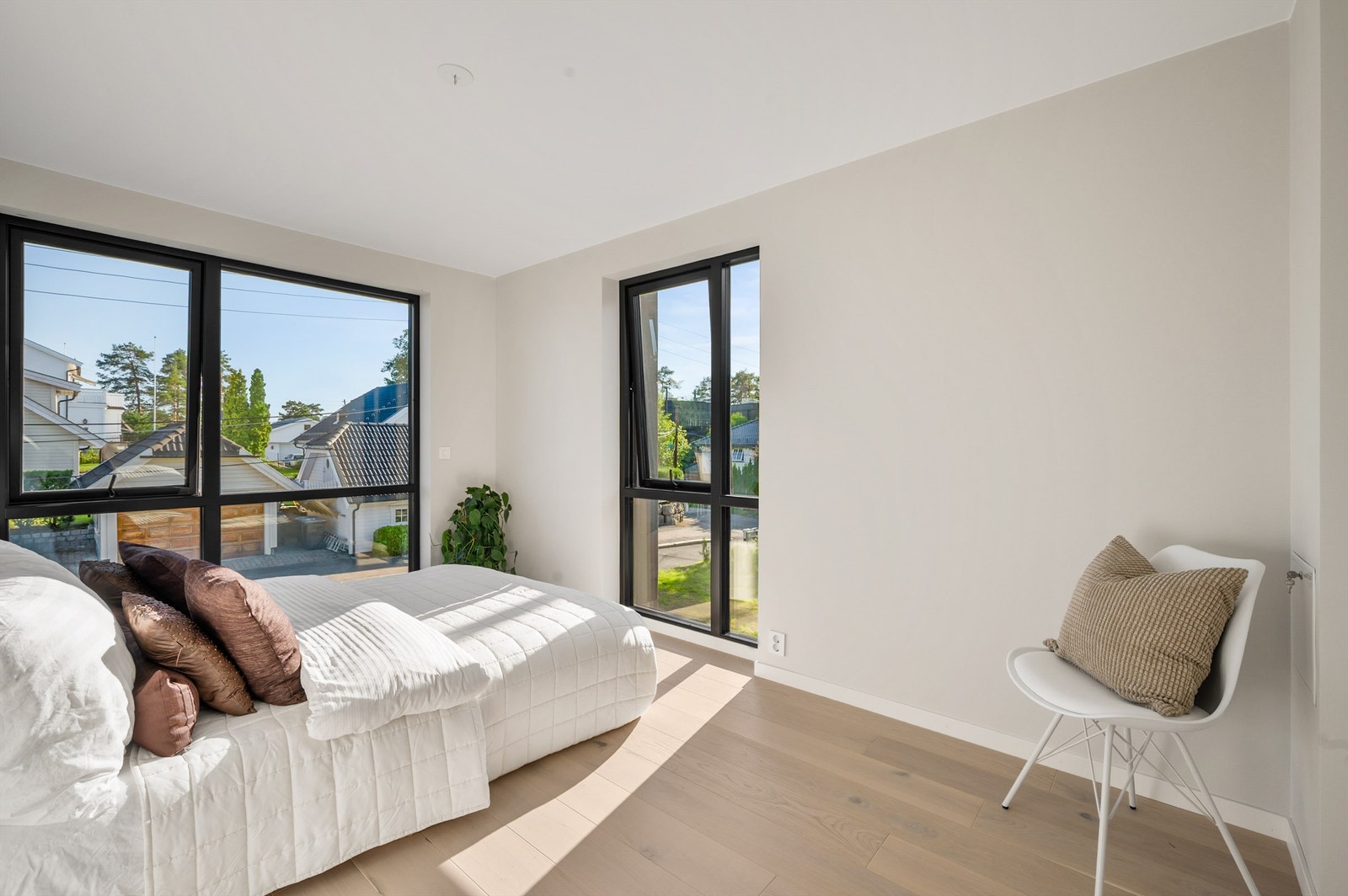 Stor og lyst hovedsoverom i 2. etasje. Galleribilde