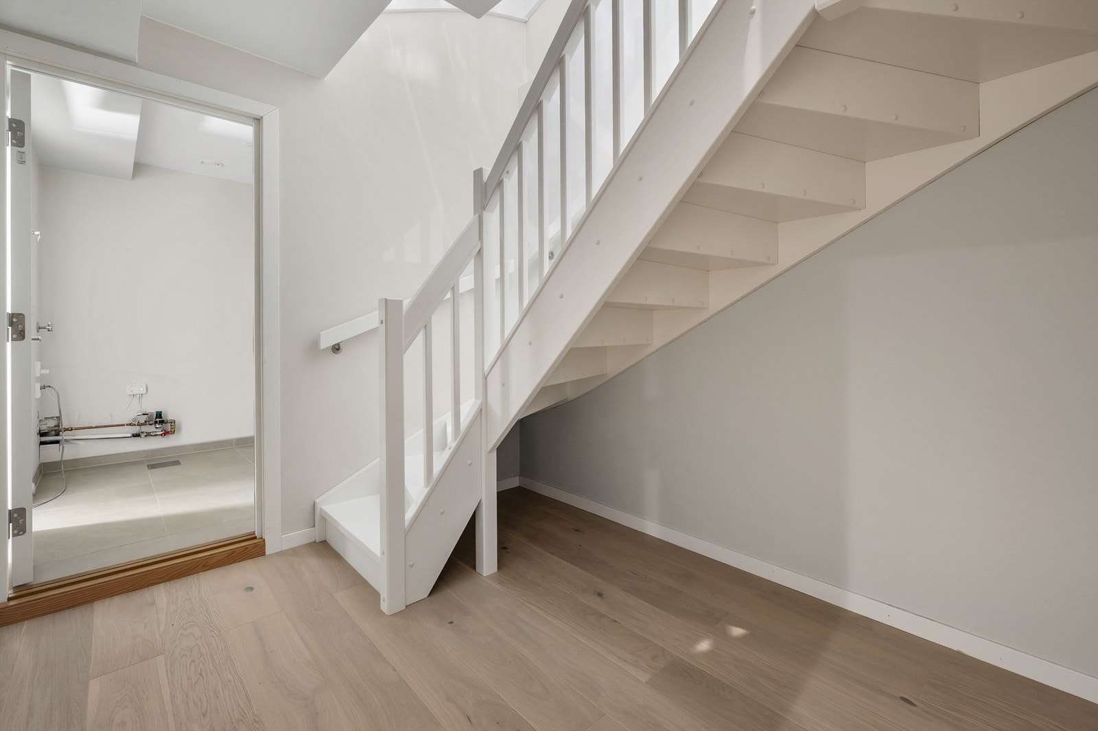 Trappegang i u. etasjen. Galleribilde