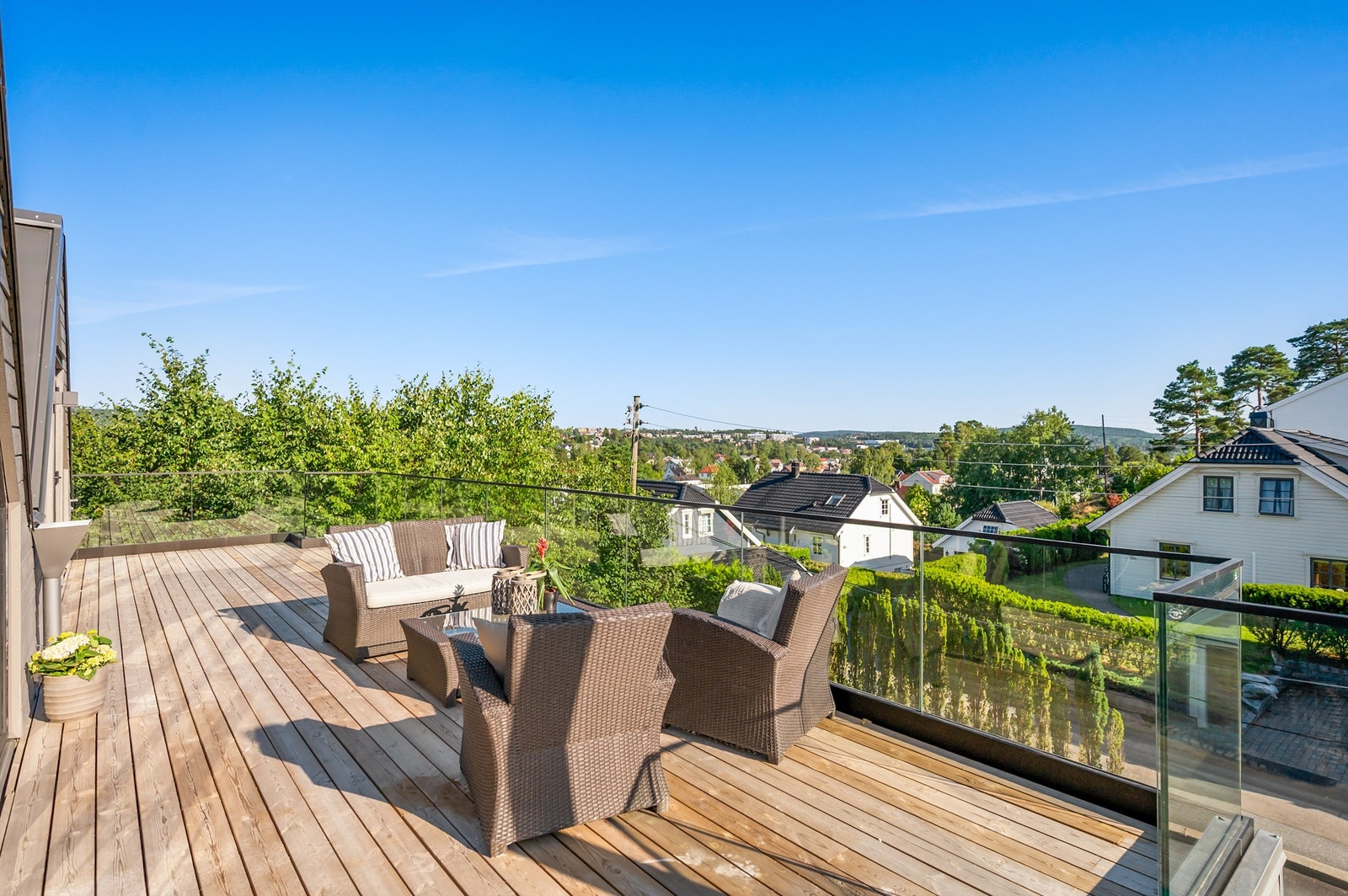 Høyt, fritt og solrikt på takterrassen. Galleribilde