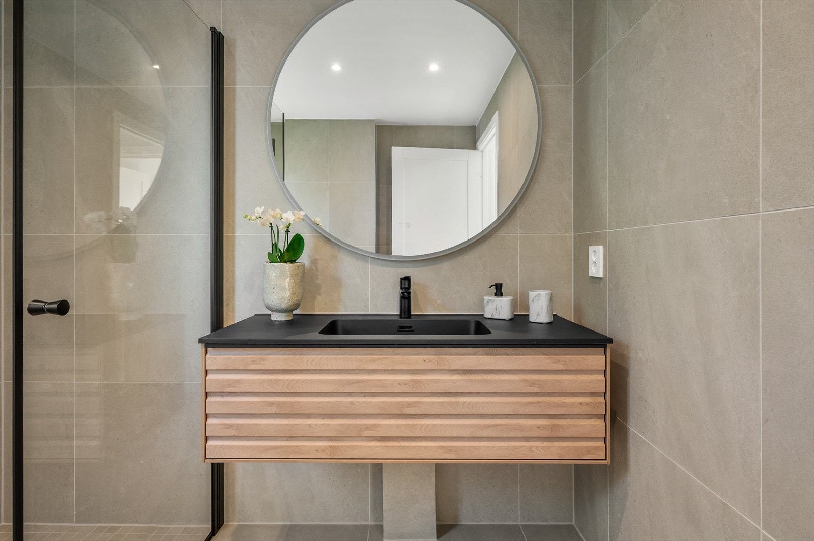 Lekkert baderom i 2. etasje. Galleribilde