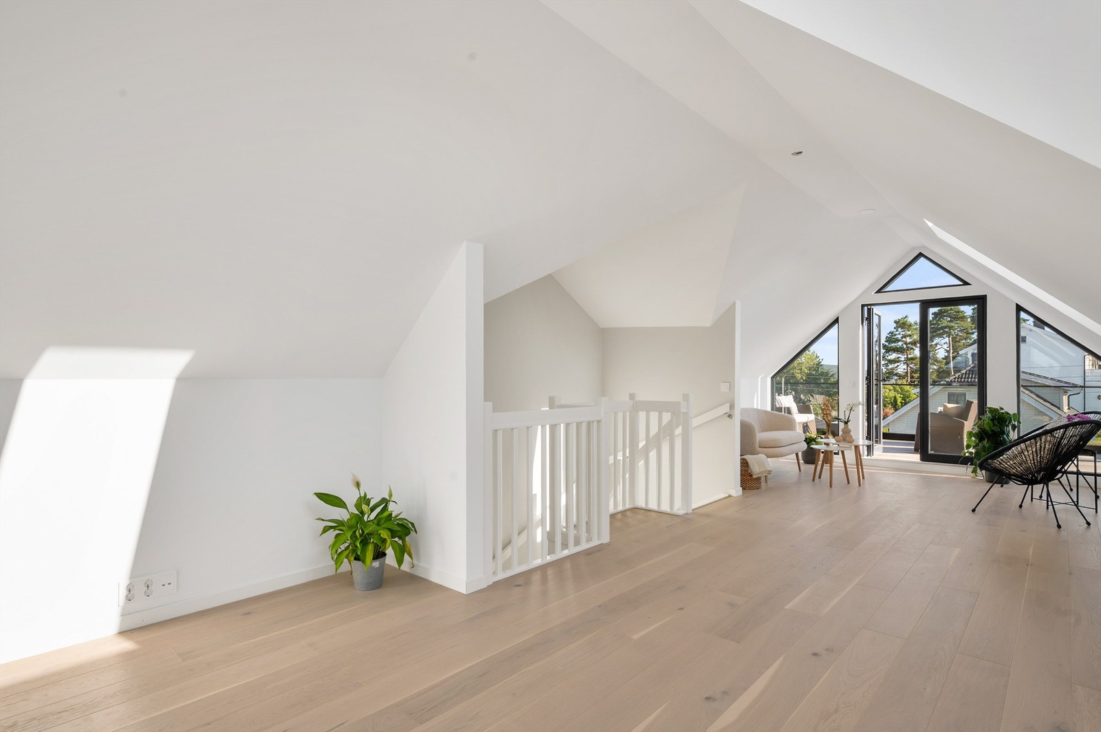 Størrelsen gjør det lett å innrede stue i forskjellige soner. Galleribilde