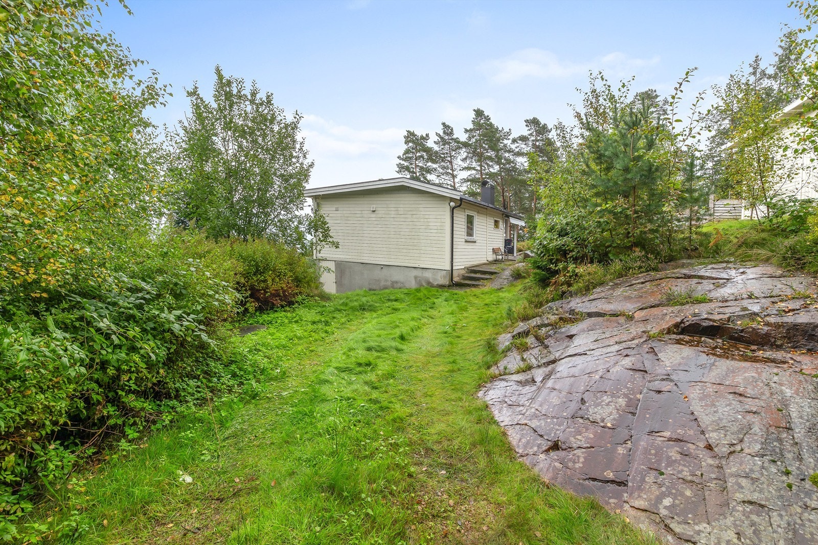 Flott og usjenert beliggenhet helt i enden av en privat blindvei (ingen gjennomgangstrafikk) Galleribilde