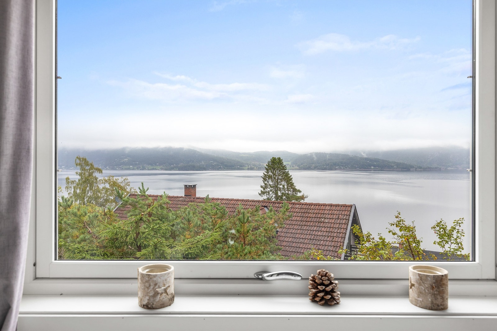 Flott utsikt fra soveromsvindu Galleribilde