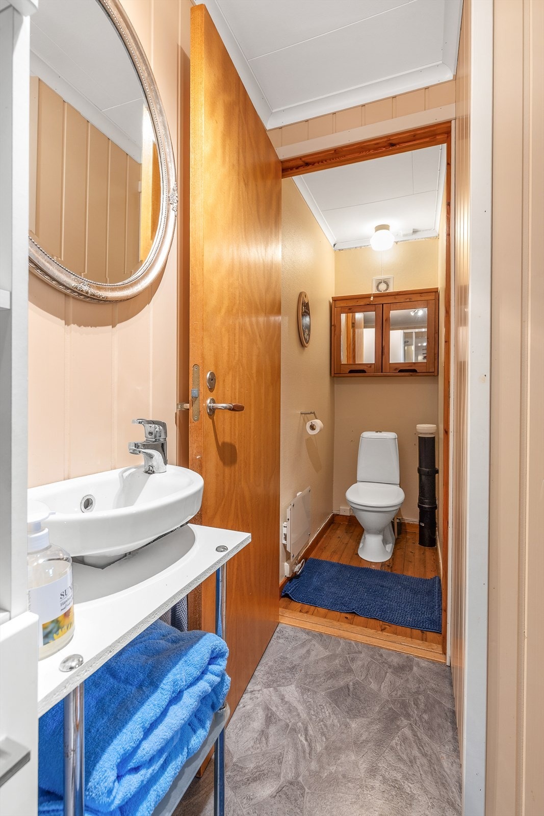 Wc-rom med gulvstående toalett Galleribilde