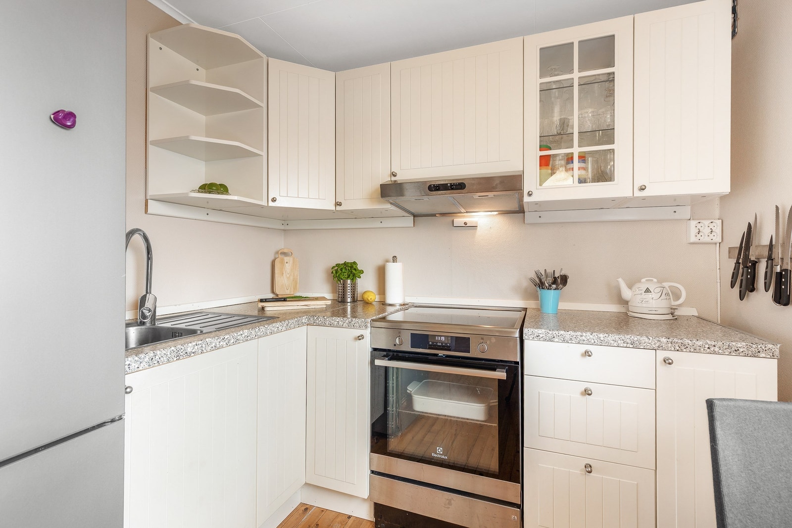 Kjøkkenet har medfølgende hvitevarer Galleribilde