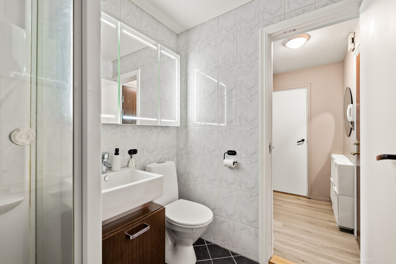 Flislagt baderom med gulvvarme Galleribilde