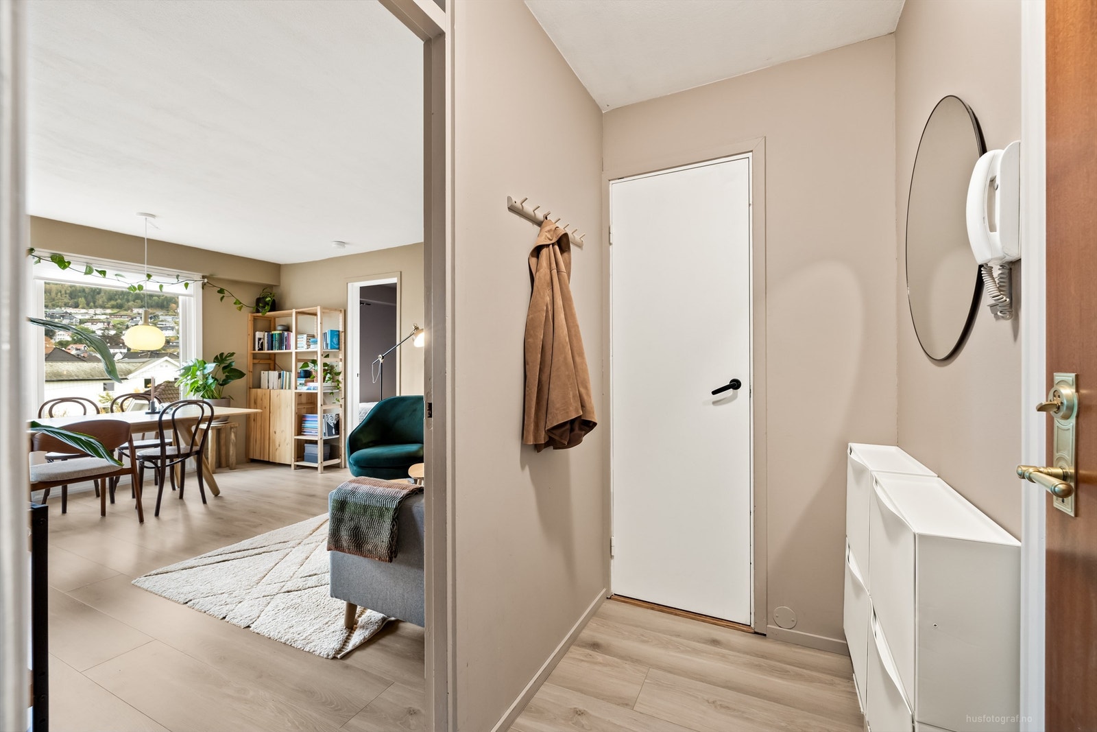 Entré med dørcallinganlegg Galleribilde